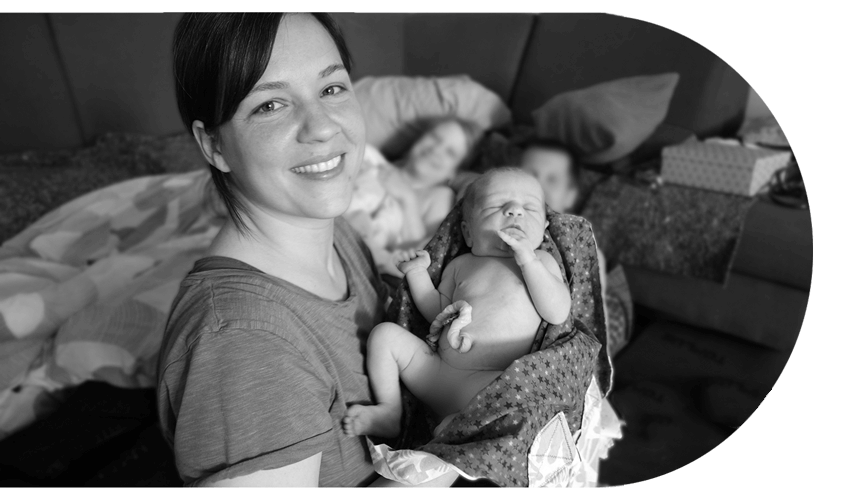 Helen Felgner mit einem frisch geborenen Hausgeburtsbaby