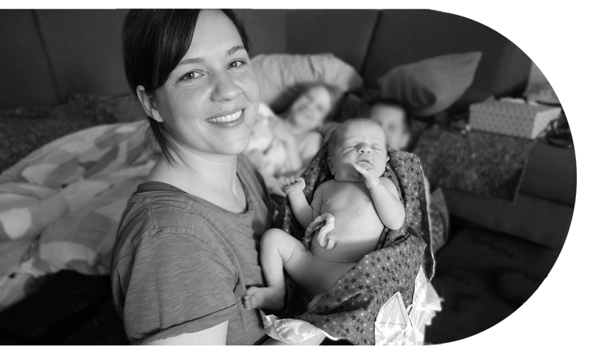 Helen Felgner mit einem frisch geborenen Hausgeburtsbaby