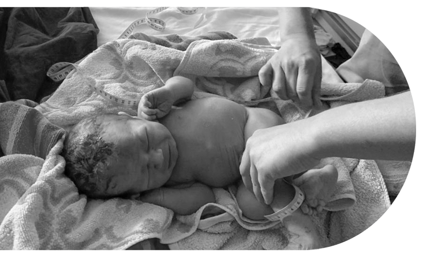 Gr&ouml;&szlig;e messen eines Neugeborenen